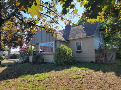 322 E 3rd St, Molalla, OR 97038