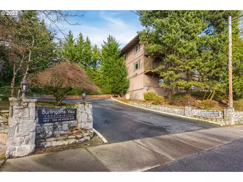 1035 SW Bertha Blvd #3, Portland, OR 97219