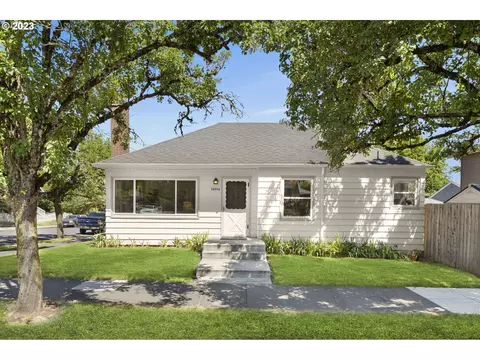 3255 NEmerson St, Portland, OR 97211