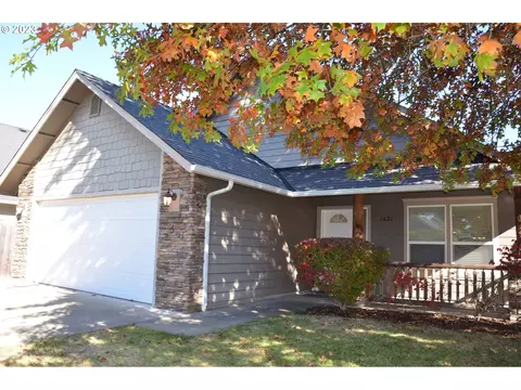 1421 SW Sturgeon Ct, Grants Pass, OR 97527