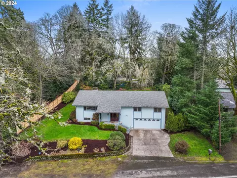 16086 SE River Rd, Milwaukie, OR 97267