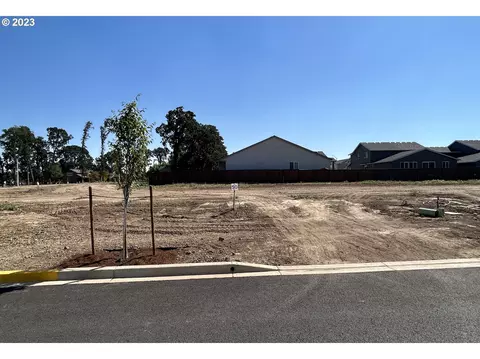 1530 NW Tracy St #50, Mcminnville, OR 97128