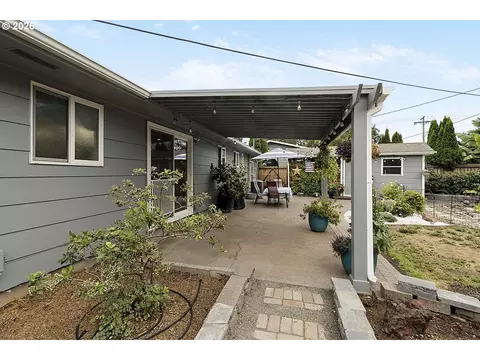 Exterior - 2460 Debra Dr, Springfield, OR 97477 photo 8 of 11