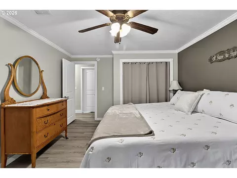 Bedroom - 2460 Debra Dr, Springfield, OR 97477 photo 5 of 5