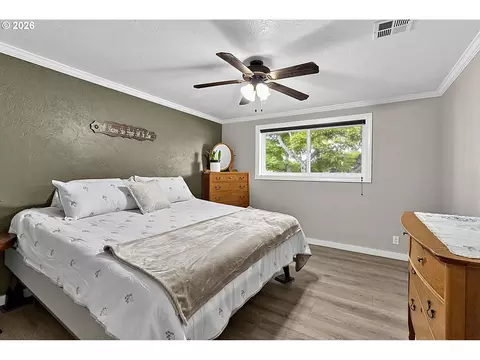 Bedroom - 2460 Debra Dr, Springfield, OR 97477 photo 3 of 5