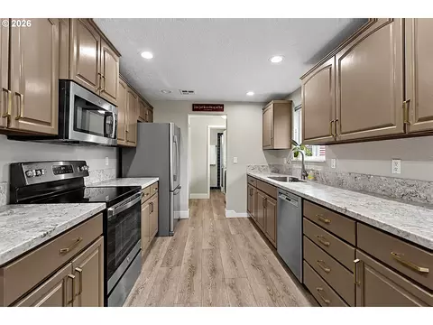 Kitchen - 2460 Debra Dr, Springfield, OR 97477 photo 1 of 4
