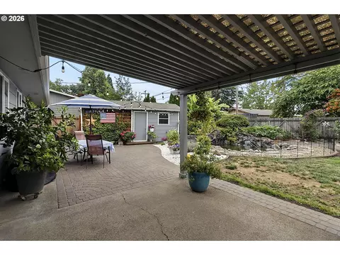 Exterior - 2460 Debra Dr, Springfield, OR 97477 photo 9 of 11
