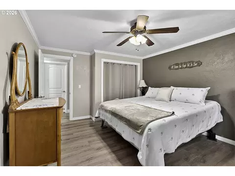 Bedroom - 2460 Debra Dr, Springfield, OR 97477 photo 4 of 5