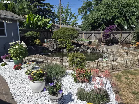 2460 Debra Dr, Springfield, OR 97477 photo 4