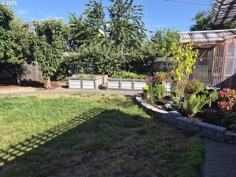 2460 Debra Dr, Springfield, OR 97477 photo 2