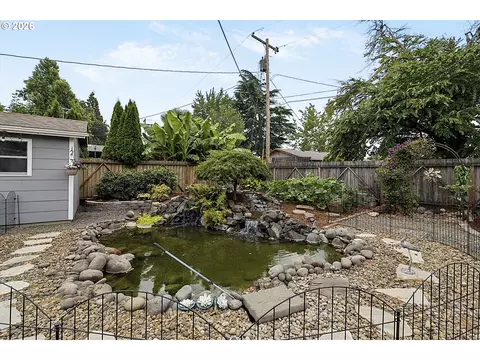 Exterior - 2460 Debra Dr, Springfield, OR 97477 photo 10 of 11