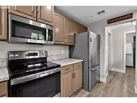 Kitchen - 2460 Debra Dr, Springfield, OR 97477 photo 4 of 4