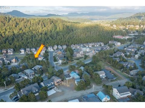 Dory Pointe Loop, Pacific City, OR 97135