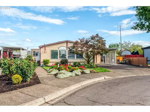 449 Scotts Glen Dr, Springfield, OR 97477