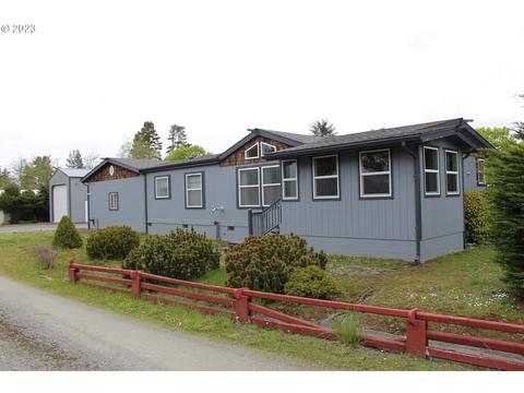 90893 Travis Ln, Coos Bay, OR 97420