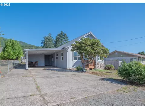 206 Birch Ave, Garibaldi, OR 97118