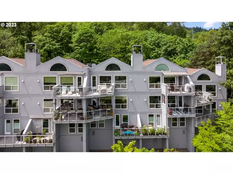 5411 SW View Point Ter, Portland, OR 97239
