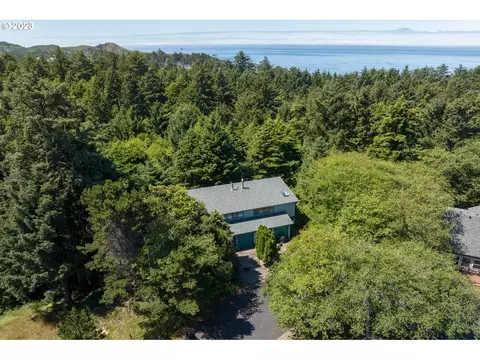 221 NE 69th Pl, Newport, OR 97365