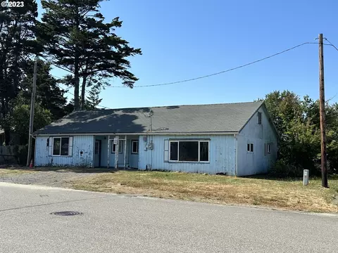520 14th St, Port Orford, OR 97465