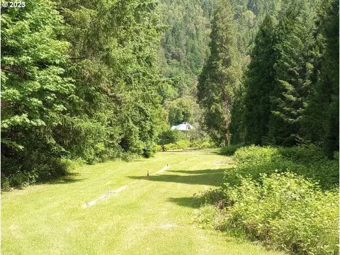 809 Canyon Creek Rd, Canyonville, OR 97417