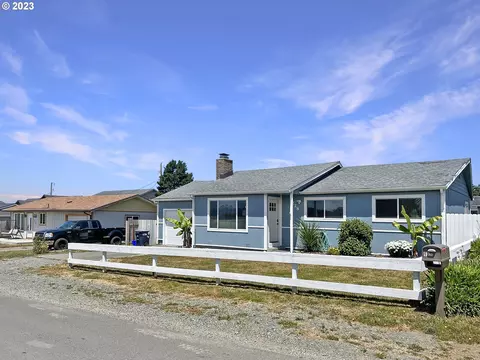1228 Hub St, Brookings, OR 97415