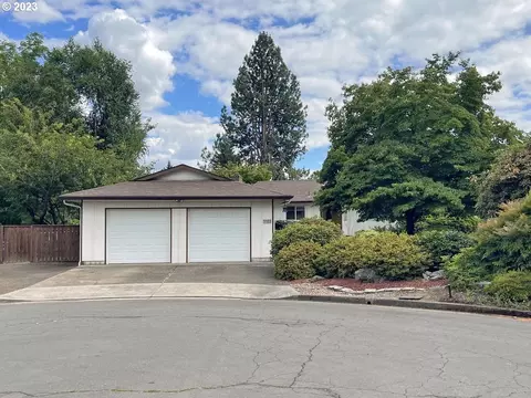 1155 Diamond St, Springfield, OR 97477