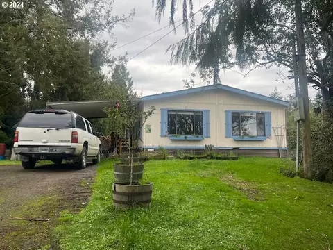 1050 N Cedar Point Rd #B5, Coquille, OR 97423