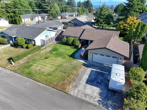 1103 Coral Ct, Brookings, OR 97415