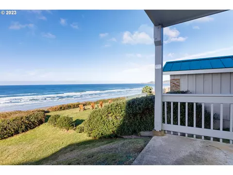 701 NW Coast St #112, Newport, OR 97365