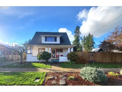 731 S 1st St, Cottage Grove, OR 97424
