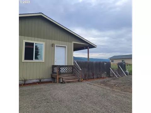 890 N 15th Ave, Elgin, OR 97827