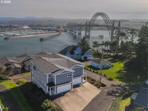 1133 SW 12th St, Newport, OR 97365