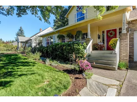 16474 Swan Ave, Oregon City, OR 97045