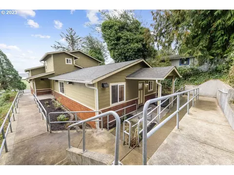 1211 W Marine Dr, Astoria, OR 97103