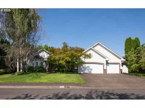 1394 Regency Dr, Eugene, OR 97401