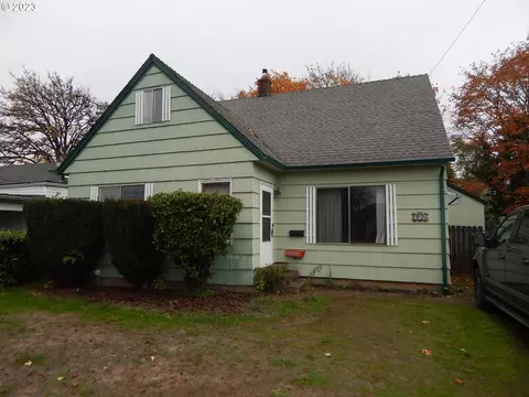 988 SE Miller Ave, Dallas, OR 97338