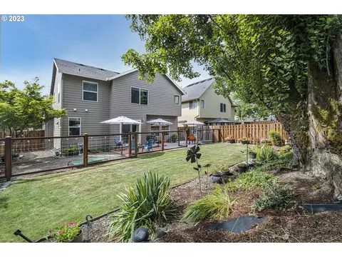 1227 Hartford Dr, Forest Grove, OR 97116