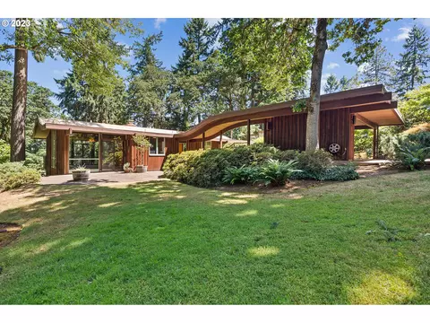 3255 Bryceler Dr, Eugene, OR 97405