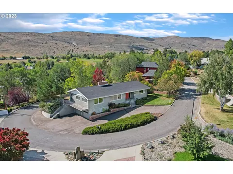 955 Hillcrest Cir, Baker City, OR 97814