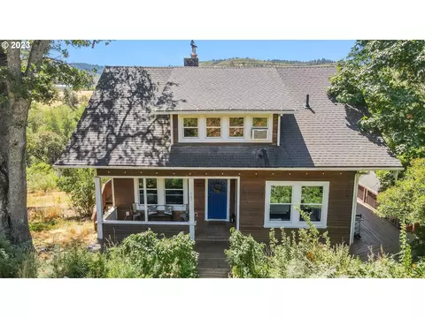 700 Davenport Rd, Mosier, OR 97040
