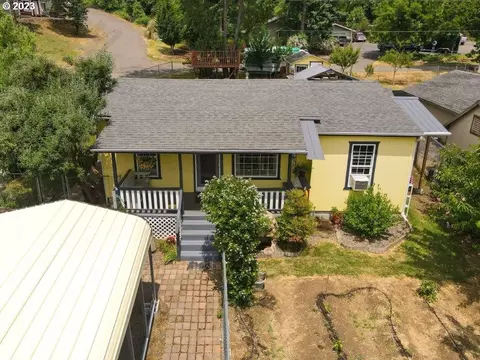 829 NE Fulton St, Roseburg, OR 97470