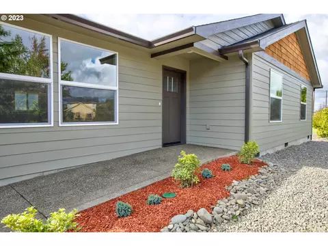 374 Bentgrass Ct, Sutherlin, OR 97479
