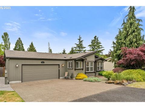 907 NE Meadow Dr, Portland, OR 97211