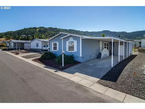 120 Riverridge Ave, Roseburg, OR 97471