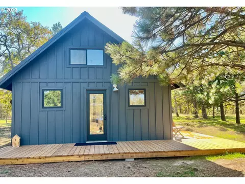 2285 N Seven Mile High Rd, Mosier, OR 97040