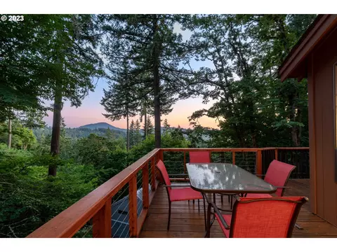 2780 Cresta De Ruta St, Eugene, OR 97403