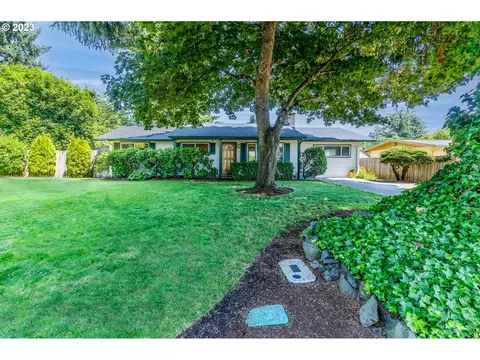 1745 Camelot Ave, Eugene, OR 97404