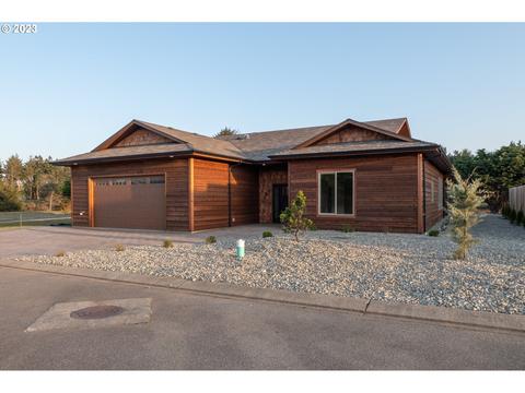 542 SW Seabird Dr, Bandon, OR 97411