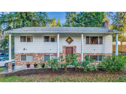16900 Webster Rd, Gladstone, OR 97027