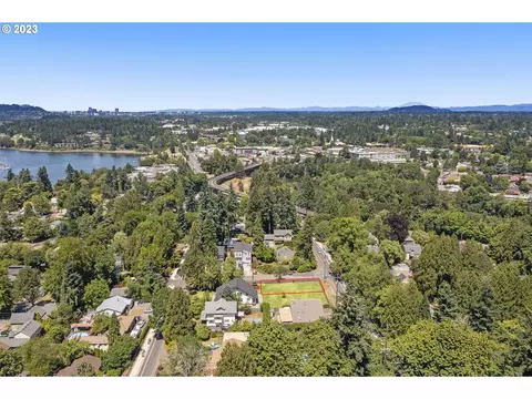 SE River Rd, Milwaukie, OR 97222